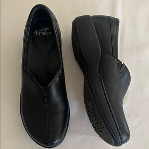 Dansko Black Leather Women’s sz 40 Loafers